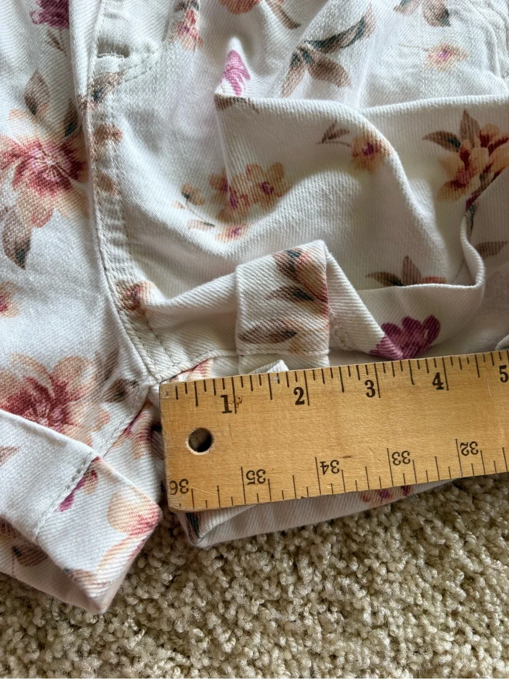 American Eagle Outfitters White High-Waist Floral Shorts Mom Shorts Size 2